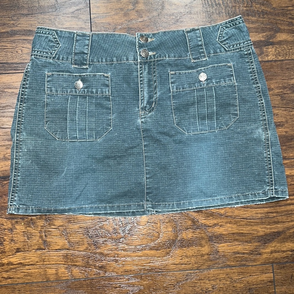American Eagle size 6 lightweight canvas ripstop fabric. EUC! Blue gray